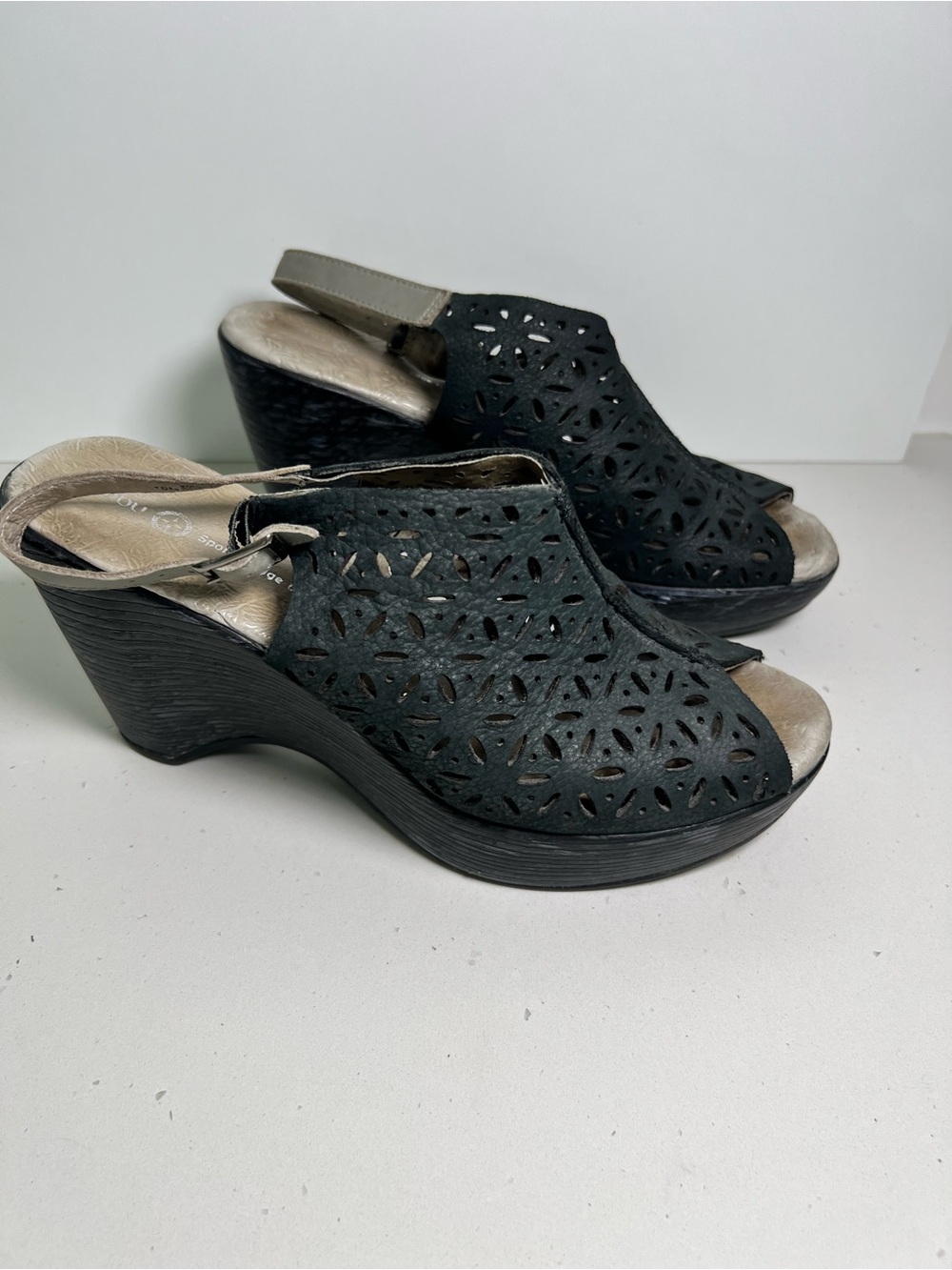 Jambu Sport Wedge Sandals Size 10M – Black Laser Cut Peep Toe Wedges – Slingback